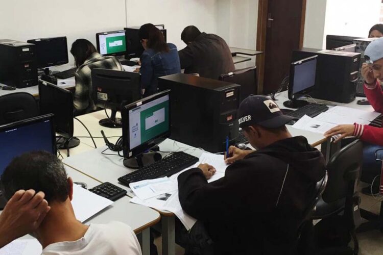 Começam nesta segunda-feira as inscrições para exames EJA do ensino médio