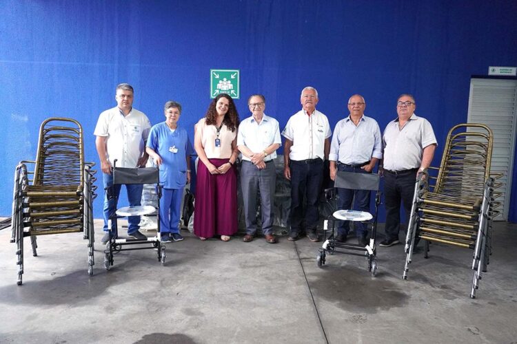 Santa Casa recebe cadeiras de banho e  cadeiras de área para acompanhantes