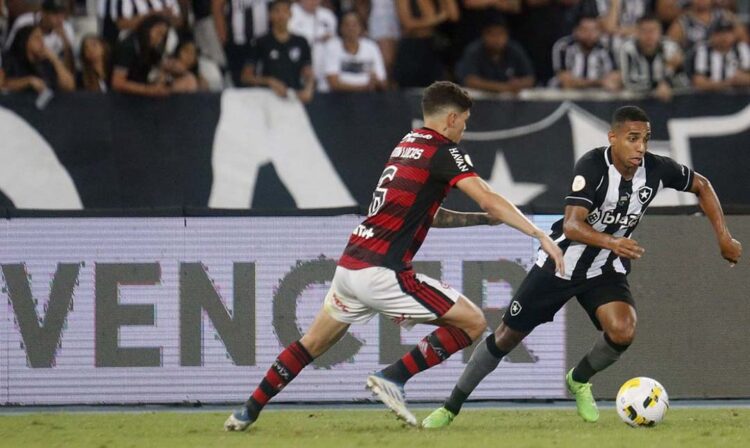 Botafogo volta a liderar o Campeonato Brasileiro após quase dez anos