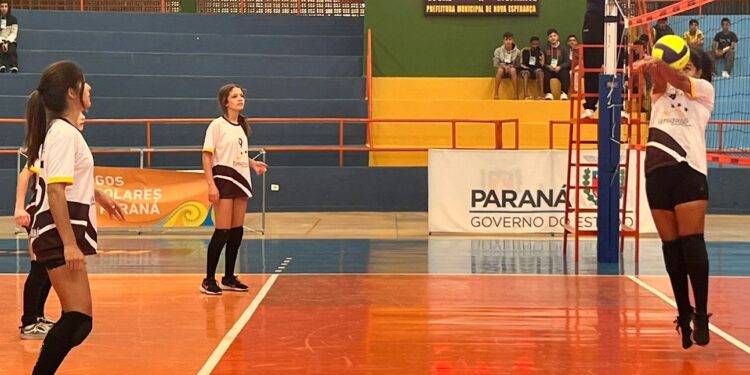 Colégio Nossa Senhora do Carmo de Paranavaí inicia competição com duas vitórias no voleibol