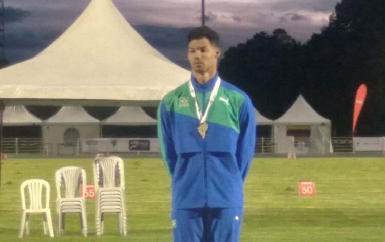 Matheus Barros é campeão sul-americano de salto em distância