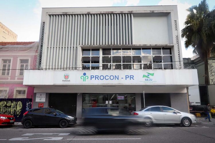 Procon dá dicas para consumidor evitar problemas na compra de presentes para o Dia das Mães