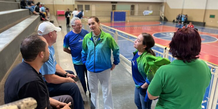 Coordenadora Geral dos Jogos Escolares Marcia Tomadon visita regional de Nova Esperança