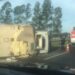 Caminhão carregado com suínos tomba na BR-376 em Alto Paraná