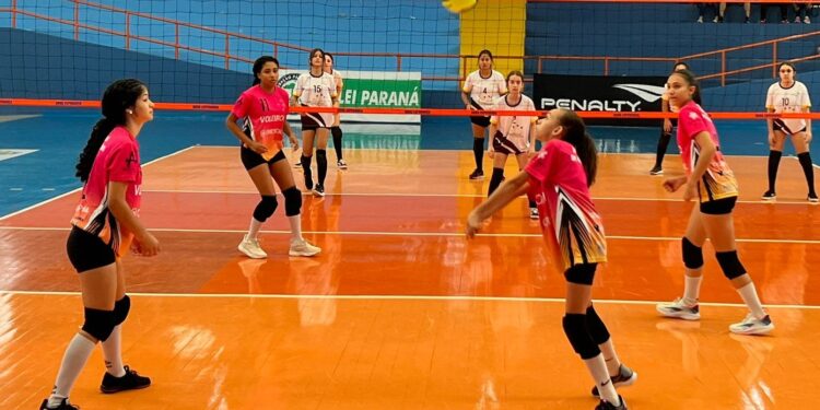 Colégio Nossa Senhora do Carmo de Paranavaí inicia competição com duas vitórias no voleibol