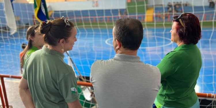 Coordenadora Geral dos Jogos Escolares Marcia Tomadon visita regional de Nova Esperança