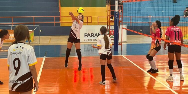 Colégio Nossa Senhora do Carmo de Paranavaí inicia competição com duas vitórias no voleibol