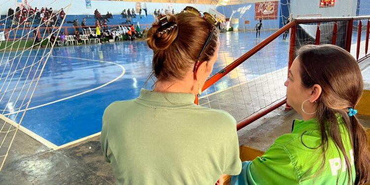 Coordenadora Geral dos Jogos Escolares Marcia Tomadon visita regional de Nova Esperança