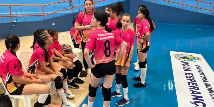Colégio Nossa Senhora do Carmo de Paranavaí inicia competição com duas vitórias no voleibol