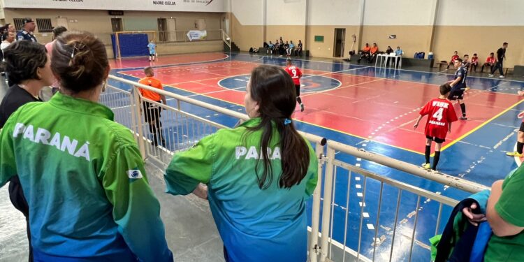 Coordenadora Geral dos Jogos Escolares Marcia Tomadon visita regional de Nova Esperança