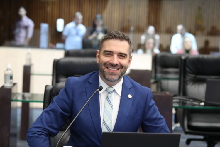 Deputado quer isenção de IPVA  para pessoas com deficiência auditiva