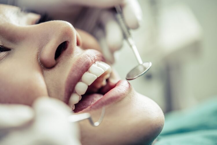 Interesse por estética e tratamentos de  saúde bucal faz crescer seguro odontológico