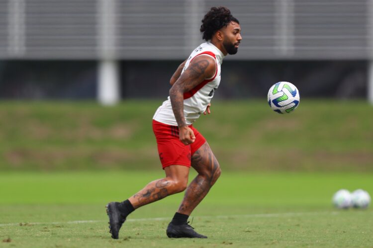 Em momentos opostos, Flamengo e  Corinthians têm retrospecto apertado