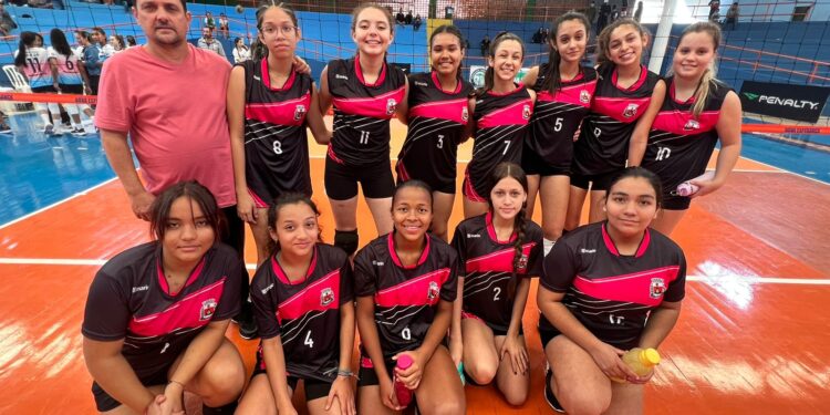 Colégio Nossa Senhora do Carmo de Paranavaí inicia competição com duas vitórias no voleibol