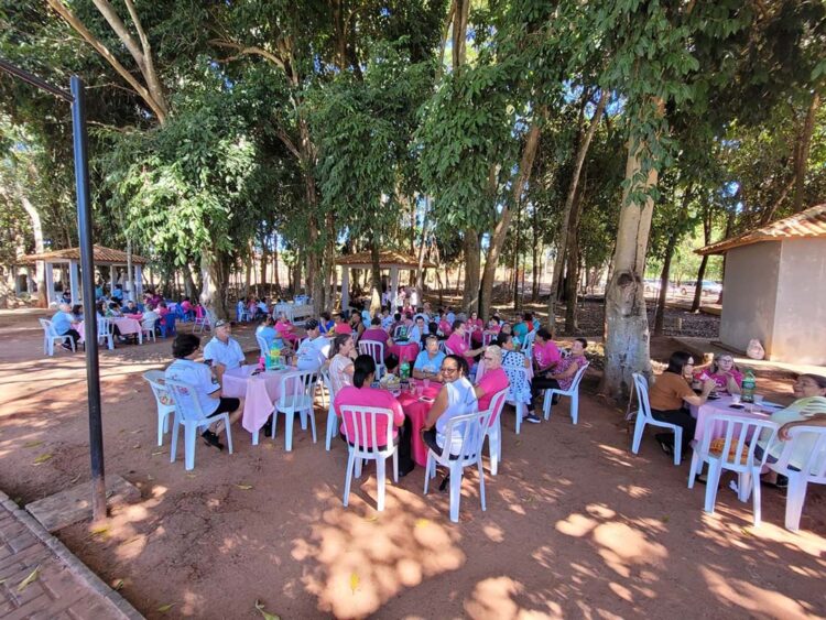 Munícipio realiza almoço em comemoração ao Dia das Mães