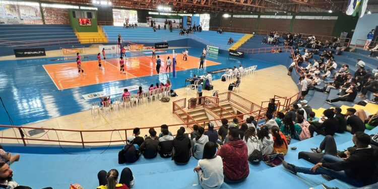 Colégio Nossa Senhora do Carmo de Paranavaí inicia competição com duas vitórias no voleibol
