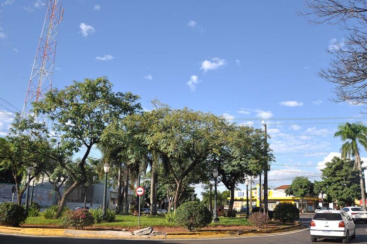 Paranavaí tem céu com poucas nuvens nesta sexta-feira