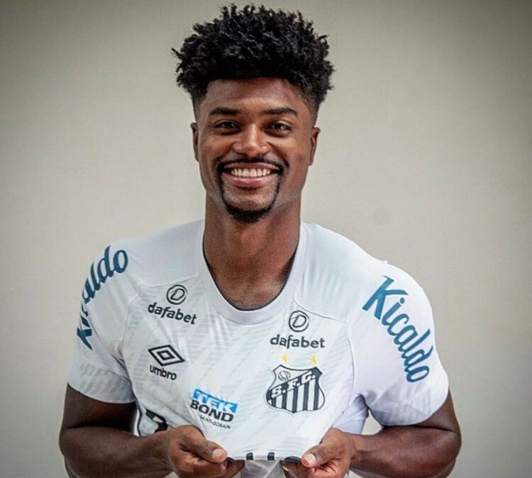 Suspenso o contrato do zagueiro Eduardo Bauermann