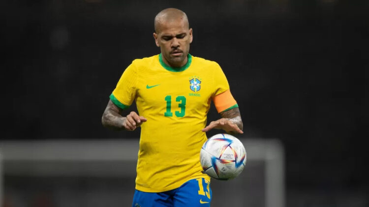Defesa faz novo pedido de liberdade a  Daniel Alves e cita filhos na Espanha