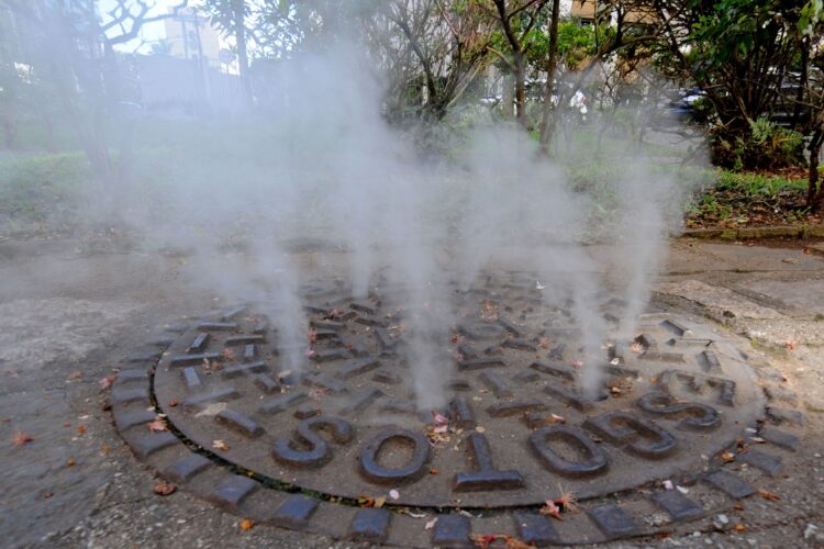 Sanepar usa teste de fumaça para identificar ligações irregulares na rede de esgoto