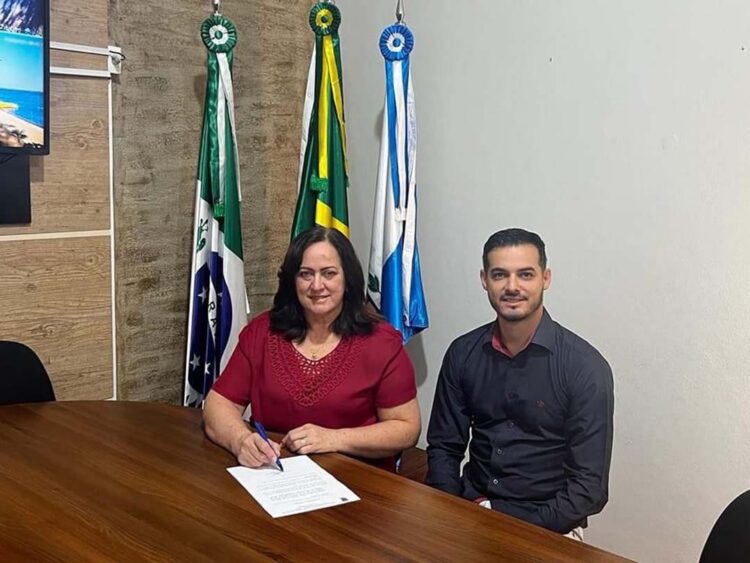 Professores da rede municipal passam a receber o piso nacional do magistério