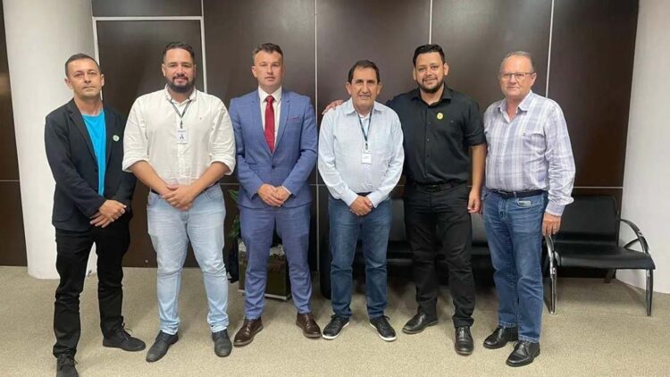 Prefeito Alex Fernandes apresenta projeto de drenagem da PR-218