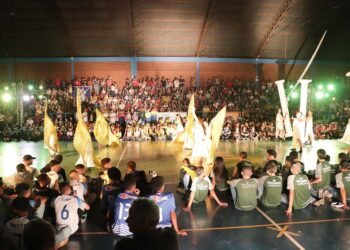 Ginásio lotado marca cerimônia de abertura da  Fase Regional dos Jogos Escolares do Paraná