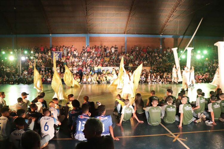 Ginásio lotado marca cerimônia de abertura da Fase Regional dos Jogos Escolares do Paraná