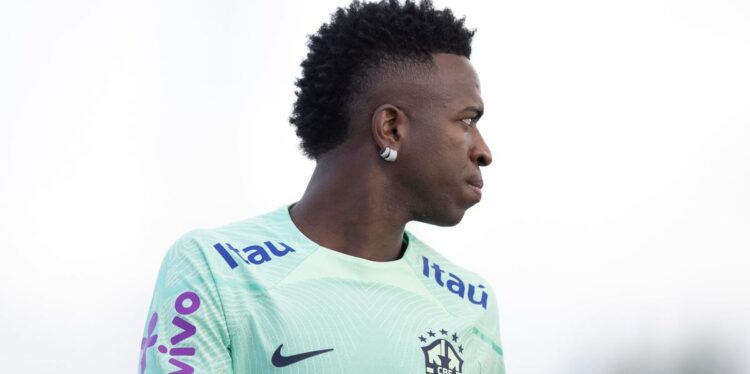 Rodrygo garante vitória do Real em jogo  marcado por homenagens a Vinicius Júnior