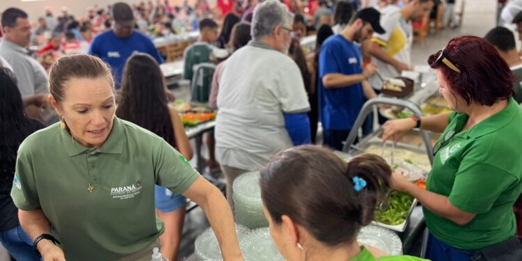 Coordenadora Geral dos Jogos Escolares Marcia Tomadon visita regional de Nova Esperança