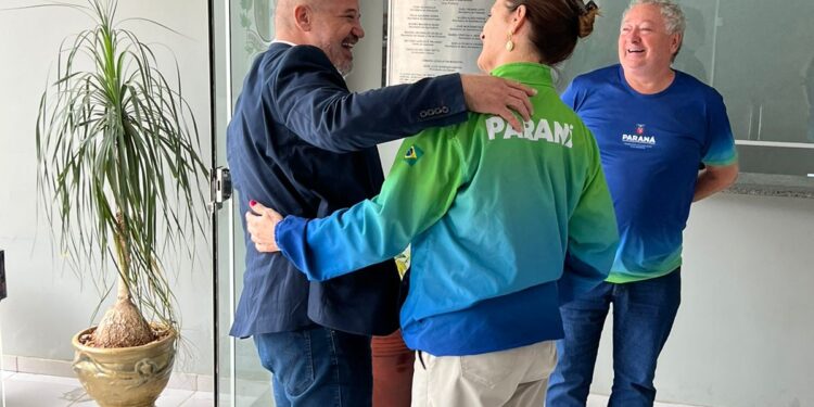 Coordenadora Geral dos Jogos Escolares Marcia Tomadon visita regional de Nova Esperança