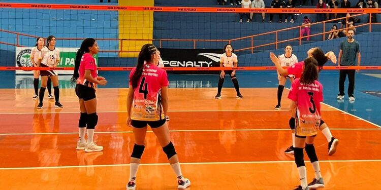 Colégio Nossa Senhora do Carmo de Paranavaí inicia competição com duas vitórias no voleibol