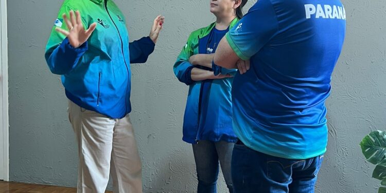 Coordenadora Geral dos Jogos Escolares Marcia Tomadon visita regional de Nova Esperança