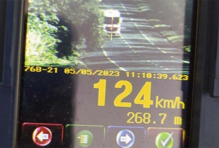 PRF flagra bitrens com excesso de velocidade em Paranavaí