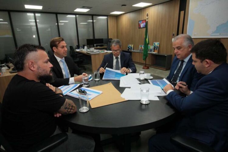 Em viagem a Brasília, prefeito KIQ busca mais investimentos para o Aeroporto de Paranavaí