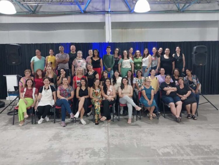 Mais de 40 expositores participaram da 1ª Feira Regional de Artesanato em Paranavaí