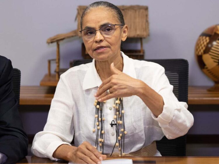 Marina Silva recebe alta após internação por covid-19