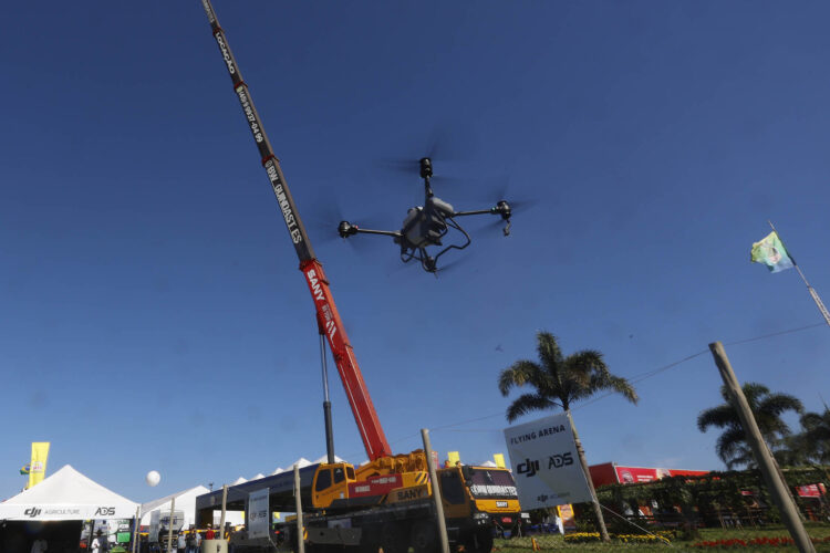 Após desligamentos, Copel dá dicas para evitar acidentes com drones na rede elétrica