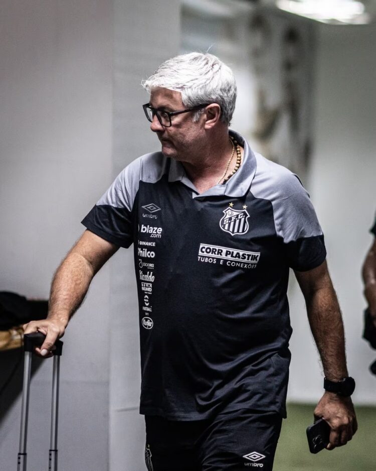 Santos demite Odair Hellmann, e time vai jogar sem torcida por 30 dias