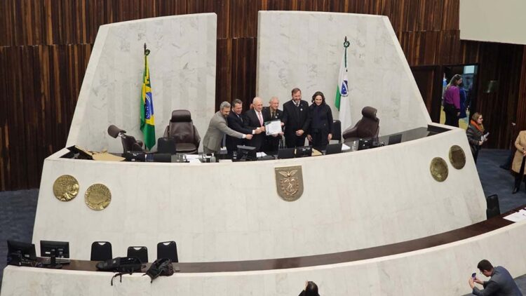Durante homenagem aos 89 anos, Crea-PR apresenta 25 propostas de projetos de lei