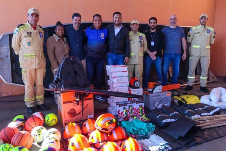 Deputado Soldado Adriano José entrega recursos para educação e a segurança