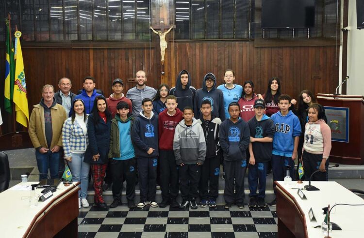 Projeto leva alunos da rede estadual à  Câmara de Paranavaí: incentivo à cidadania
