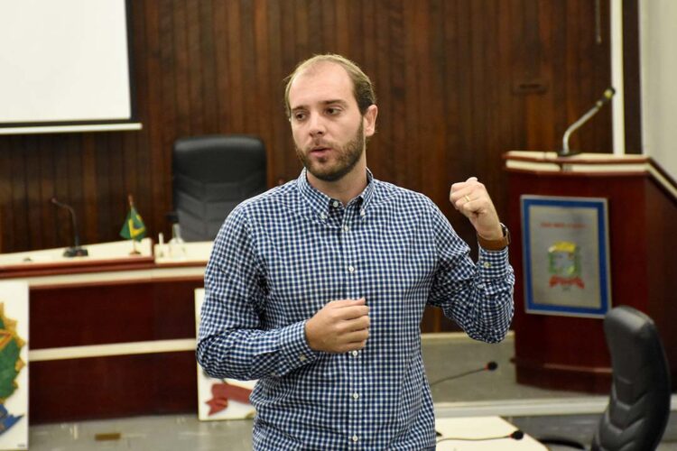 Presidente da Câmara manifesta preocupação  com efeitos do greening sobre a economia