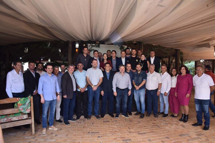 Prefeitos da Amunpar participam de reunião com o senador Sergio Moro