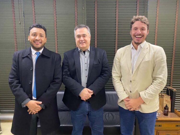 Secretário Beto Preto e deputado Adriano José  discutem liberação de recursos para a Santa Casa