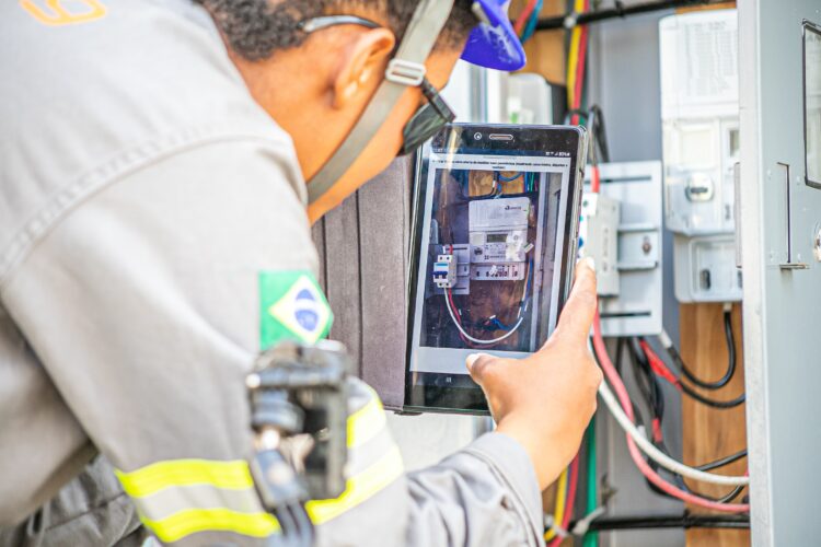 Rede Elétrica Inteligente chega a  500 mil medidores instalados no Paraná