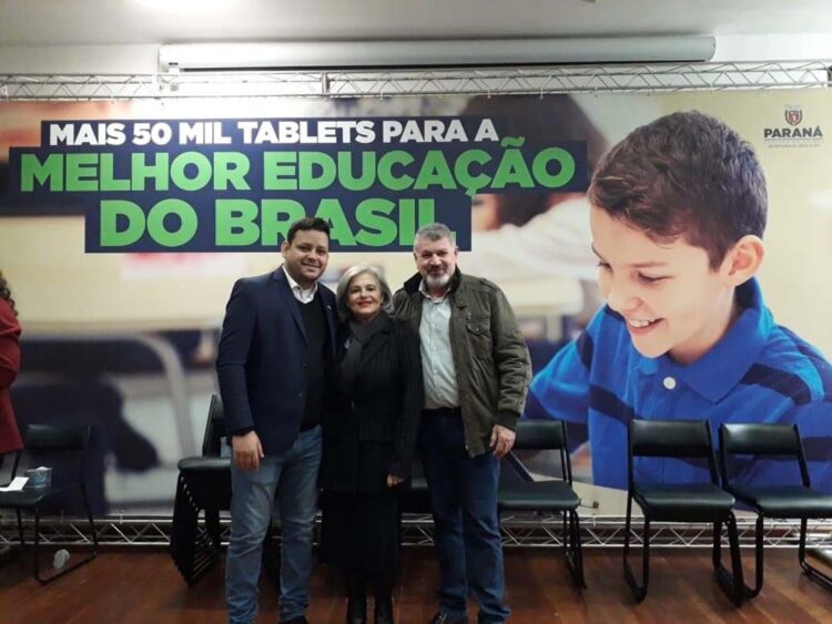 Prefeito Alex Fernandes participa  de evento da Educação em Curitiba