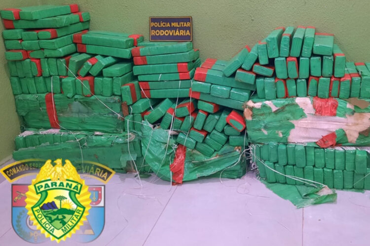 Polícia Militar apreende 190 quilos de maconha em operação na PR-323