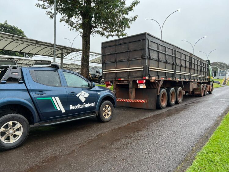Receita Federal apreende caminhão carregado com quase 2 toneladas de maconha