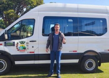 Secretaria de Educação recebe novo veículo